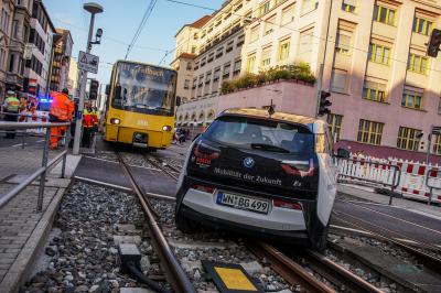 Stuttgart Ost: PKW von Stadtbahnerfasst